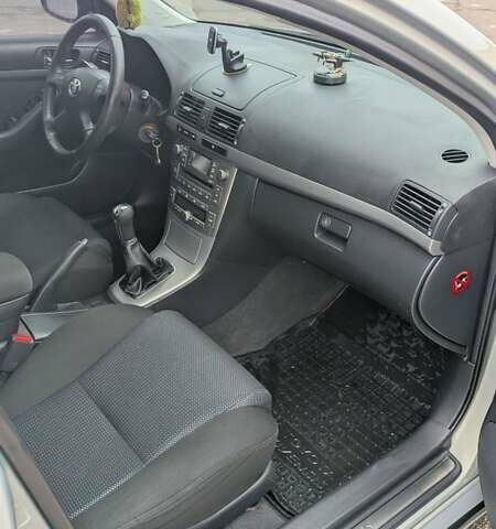 Зеленый Тойота Авенсис, объемом двигателя 1.79 л и пробегом 213 тыс. км за 6300 $, фото 7 на Automoto.ua