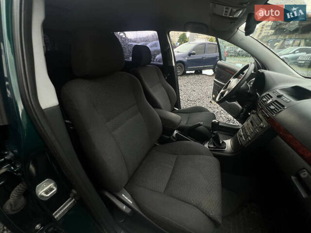 Зеленый Тойота Авенсис, объемом двигателя 2 л и пробегом 304 тыс. км за 7190 $, фото 6 на Automoto.ua