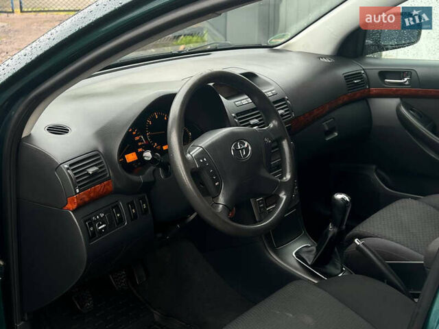 Зеленый Тойота Авенсис, объемом двигателя 2 л и пробегом 304 тыс. км за 7190 $, фото 10 на Automoto.ua