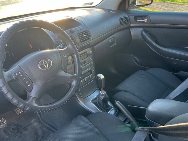 Зеленый Тойота Авенсис, объемом двигателя 2 л и пробегом 331 тыс. км за 2700 $, фото 8 на Automoto.ua