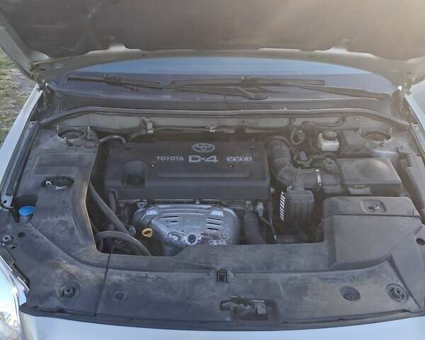 Зеленый Тойота Авенсис, объемом двигателя 2 л и пробегом 221 тыс. км за 5500 $, фото 25 на Automoto.ua