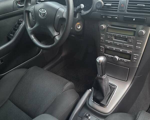 Зеленый Тойота Авенсис, объемом двигателя 2 л и пробегом 221 тыс. км за 5500 $, фото 19 на Automoto.ua