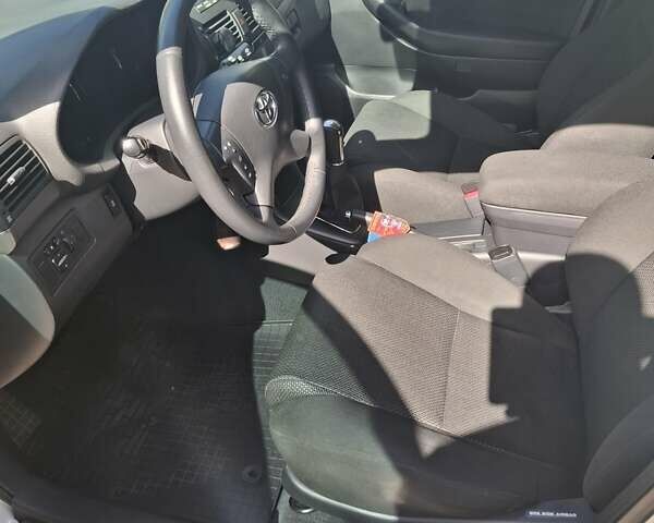 Зеленый Тойота Авенсис, объемом двигателя 2 л и пробегом 221 тыс. км за 5500 $, фото 13 на Automoto.ua