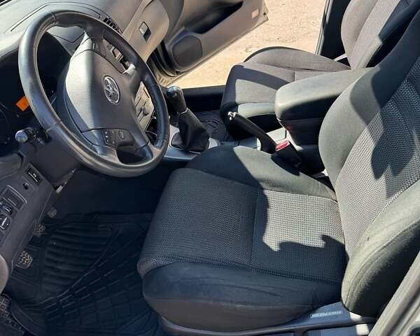 Зеленый Тойота Авенсис, объемом двигателя 2.01 л и пробегом 231 тыс. км за 6550 $, фото 11 на Automoto.ua