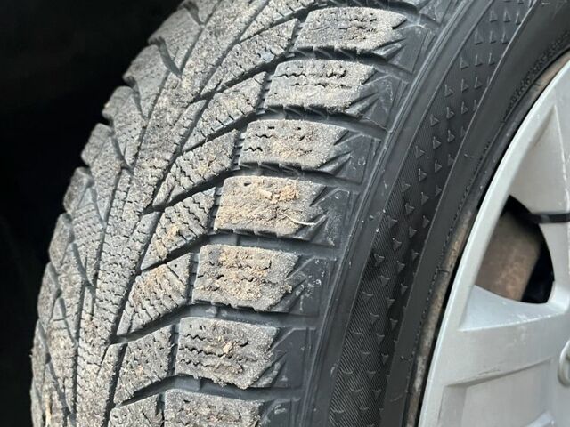 Зеленый Тойота Авенсис, объемом двигателя 2 л и пробегом 277 тыс. км за 8500 $, фото 15 на Automoto.ua