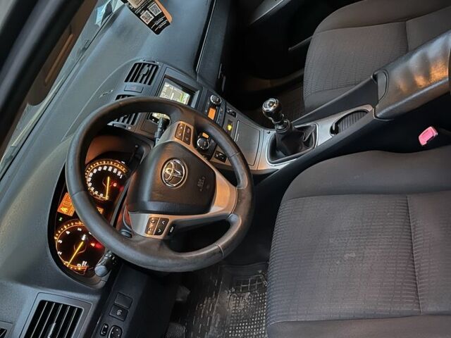 Зеленый Тойота Авенсис, объемом двигателя 2 л и пробегом 277 тыс. км за 8500 $, фото 3 на Automoto.ua