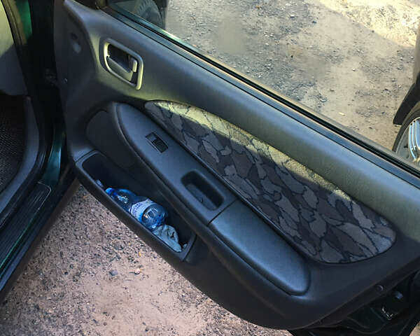 Зеленый Тойота Авенсис, объемом двигателя 1.8 л и пробегом 545 тыс. км за 2600 $, фото 7 на Automoto.ua