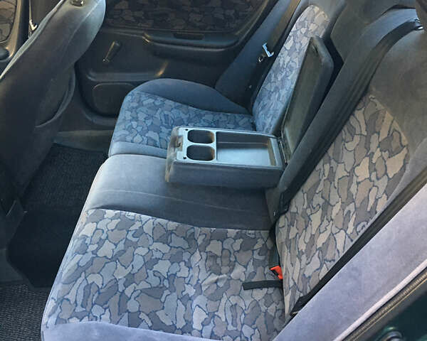 Зеленый Тойота Авенсис, объемом двигателя 1.8 л и пробегом 545 тыс. км за 2600 $, фото 4 на Automoto.ua