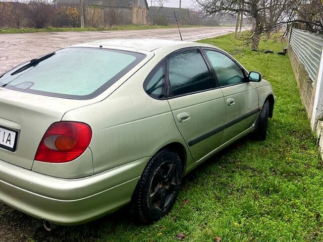 Зеленый Тойота Авенсис, объемом двигателя 1.8 л и пробегом 420 тыс. км за 2999 $, фото 1 на Automoto.ua