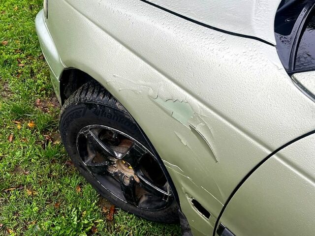 Зеленый Тойота Авенсис, объемом двигателя 1.8 л и пробегом 420 тыс. км за 2999 $, фото 8 на Automoto.ua