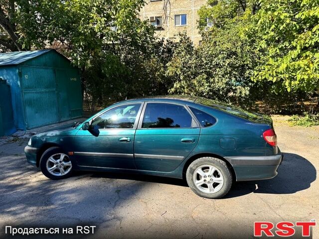 Зеленый Тойота Авенсис, объемом двигателя 2 л и пробегом 285 тыс. км за 3200 $, фото 1 на Automoto.ua