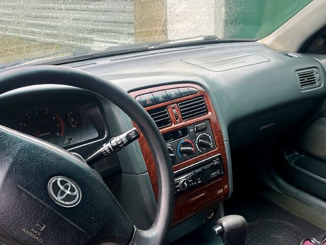 Зеленый Тойота Авенсис, объемом двигателя 1.8 л и пробегом 420 тыс. км за 2999 $, фото 3 на Automoto.ua