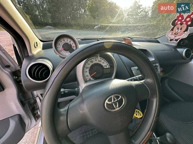 Білий Тойота Айго, об'ємом двигуна 1 л та пробігом 262 тис. км за 4500 $, фото 2 на Automoto.ua