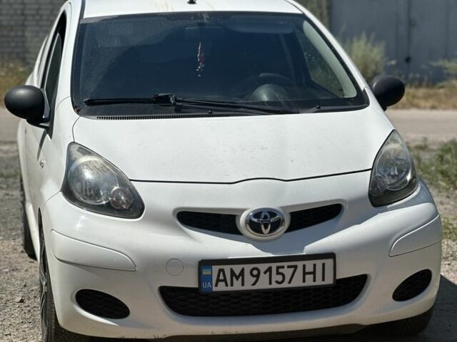 Тойота Айго 2009 в Житомире на Automoto.ua Белый Тойота Айго, объемом двигателя 1 л и пробегом 109 тыс. км за 3700 $, фото 1 на Automoto.ua