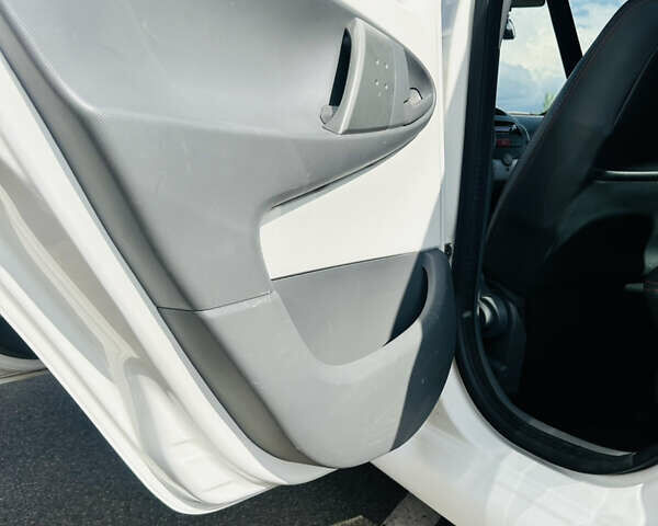 Белый Тойота Айго, объемом двигателя 1 л и пробегом 125 тыс. км за 5400 $, фото 15 на Automoto.ua