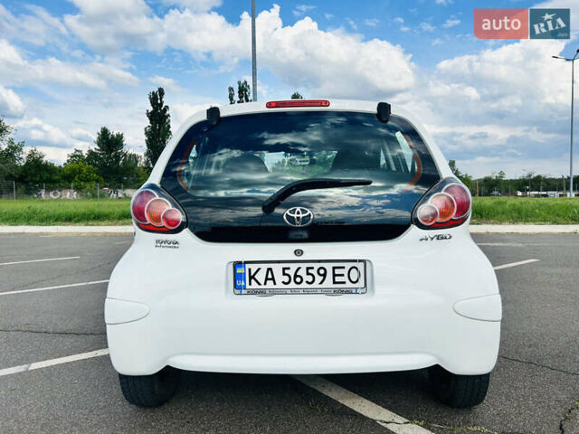 Белый Тойота Айго, объемом двигателя 1 л и пробегом 125 тыс. км за 5400 $, фото 5 на Automoto.ua
