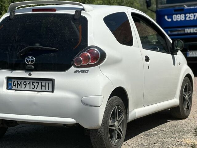 Тойота Айго 2009 в Житомире на Automoto.ua Белый Тойота Айго, объемом двигателя 1 л и пробегом 109 тыс. км за 3700 $, фото 4 на Automoto.ua
