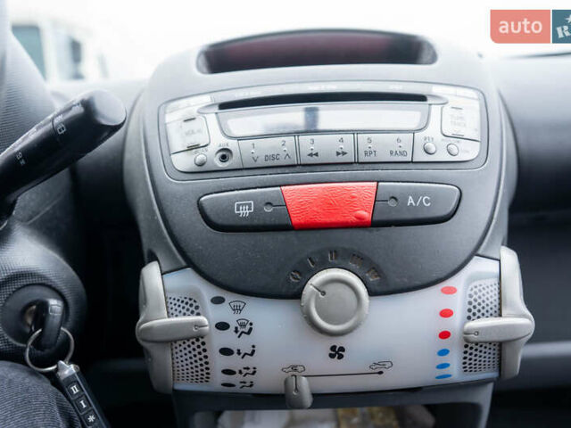 Білий Тойота Айго, об'ємом двигуна 1 л та пробігом 240 тис. км за 4000 $, фото 10 на Automoto.ua