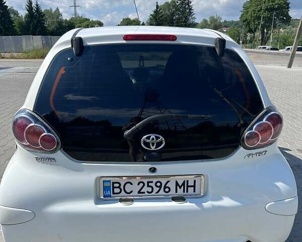 Белый Тойота Айго, объемом двигателя 1 л и пробегом 170 тыс. км за 4800 $, фото 6 на Automoto.ua