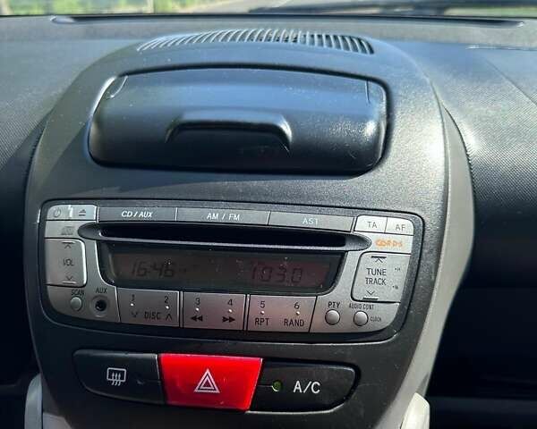 Белый Тойота Айго, объемом двигателя 1 л и пробегом 170 тыс. км за 4800 $, фото 19 на Automoto.ua