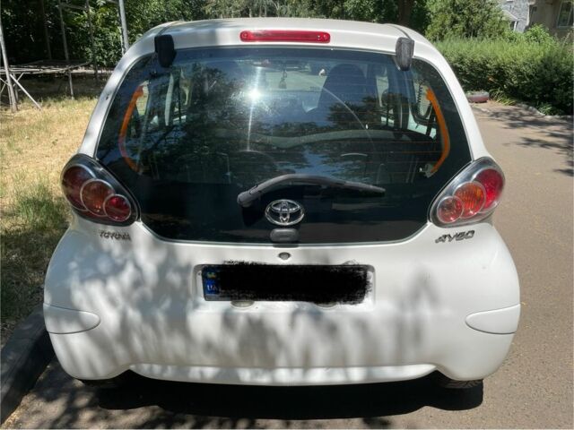 Білий Тойота Айго, об'ємом двигуна 0.9 л та пробігом 170 тис. км за 4000 $, фото 3 на Automoto.ua