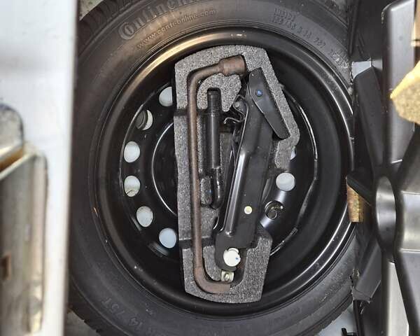 Белый Тойота Айго, объемом двигателя 1 л и пробегом 170 тыс. км за 4800 $, фото 35 на Automoto.ua