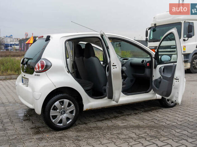 Білий Тойота Айго, об'ємом двигуна 1 л та пробігом 240 тис. км за 4000 $, фото 6 на Automoto.ua