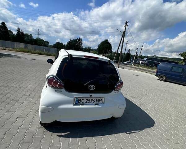 Белый Тойота Айго, объемом двигателя 1 л и пробегом 170 тыс. км за 4800 $, фото 7 на Automoto.ua