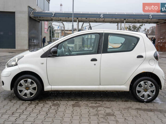 Білий Тойота Айго, об'ємом двигуна 1 л та пробігом 240 тис. км за 4000 $, фото 2 на Automoto.ua