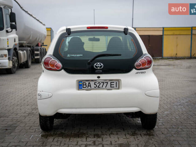 Білий Тойота Айго, об'ємом двигуна 1 л та пробігом 240 тис. км за 4000 $, фото 3 на Automoto.ua