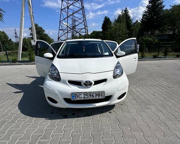 Белый Тойота Айго, объемом двигателя 1 л и пробегом 170 тыс. км за 4800 $, фото 5 на Automoto.ua