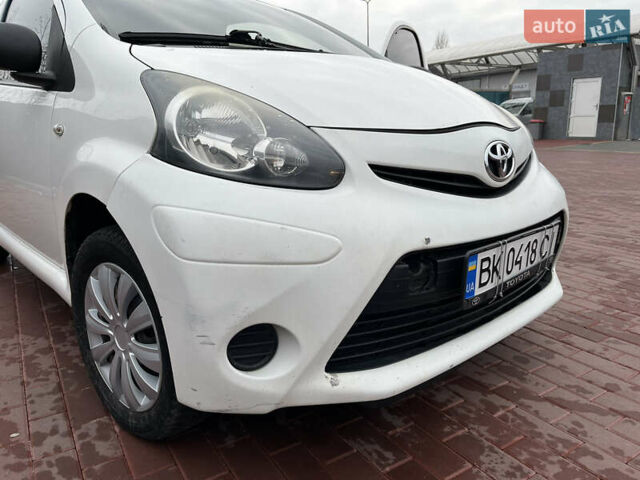 Белый Тойота Айго, объемом двигателя 1 л и пробегом 239 тыс. км за 4000 $, фото 10 на Automoto.ua