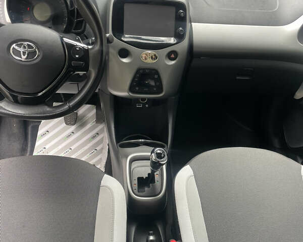 Белый Тойота Айго, объемом двигателя 1 л и пробегом 62 тыс. км за 9000 $, фото 10 на Automoto.ua