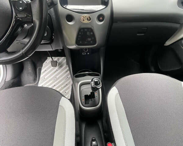 Белый Тойота Айго, объемом двигателя 1 л и пробегом 62 тыс. км за 9000 $, фото 12 на Automoto.ua