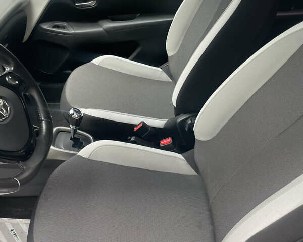 Белый Тойота Айго, объемом двигателя 1 л и пробегом 62 тыс. км за 9000 $, фото 8 на Automoto.ua