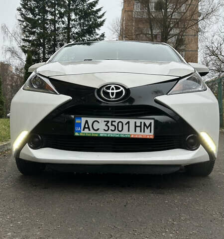 Белый Тойота Айго, объемом двигателя 1 л и пробегом 171 тыс. км за 9200 $, фото 17 на Automoto.ua