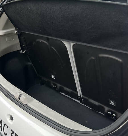 Белый Тойота Айго, объемом двигателя 1 л и пробегом 171 тыс. км за 9200 $, фото 15 на Automoto.ua