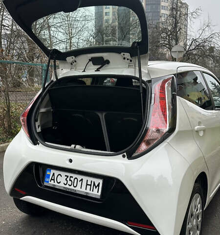 Белый Тойота Айго, объемом двигателя 1 л и пробегом 171 тыс. км за 9200 $, фото 14 на Automoto.ua