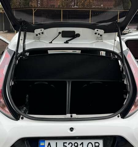 Белый Тойота Айго, объемом двигателя 1 л и пробегом 65 тыс. км за 10000 $, фото 12 на Automoto.ua