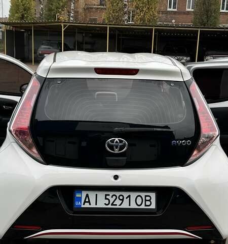 Белый Тойота Айго, объемом двигателя 1 л и пробегом 65 тыс. км за 10000 $, фото 11 на Automoto.ua