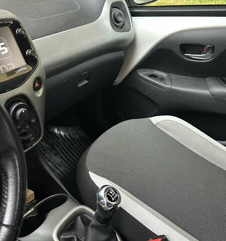 Белый Тойота Айго, объемом двигателя 1 л и пробегом 171 тыс. км за 9200 $, фото 10 на Automoto.ua