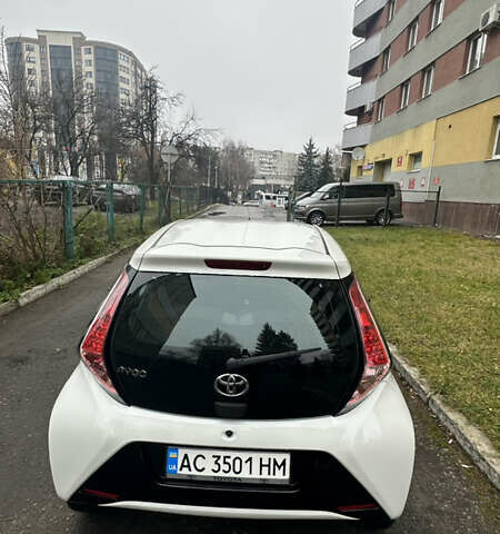 Белый Тойота Айго, объемом двигателя 1 л и пробегом 171 тыс. км за 9200 $, фото 16 на Automoto.ua