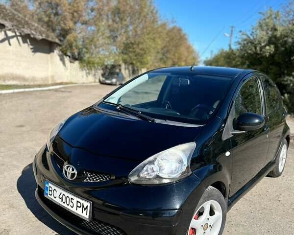 Чорний Тойота Айго, об'ємом двигуна 1 л та пробігом 185 тис. км за 3200 $, фото 1 на Automoto.ua