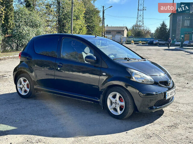 Чорний Тойота Айго, об'ємом двигуна 1 л та пробігом 185 тис. км за 3200 $, фото 5 на Automoto.ua