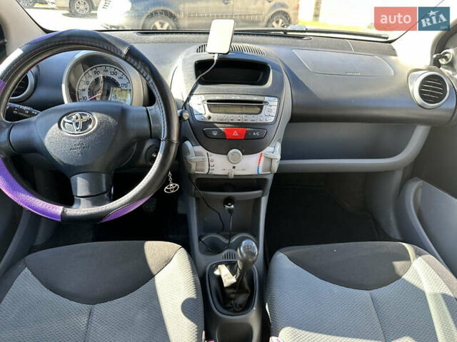 Чорний Тойота Айго, об'ємом двигуна 1 л та пробігом 185 тис. км за 3200 $, фото 6 на Automoto.ua