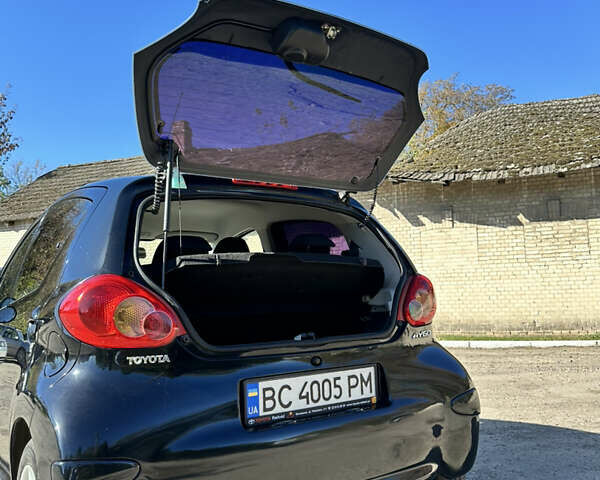 Чорний Тойота Айго, об'ємом двигуна 1 л та пробігом 185 тис. км за 3200 $, фото 4 на Automoto.ua