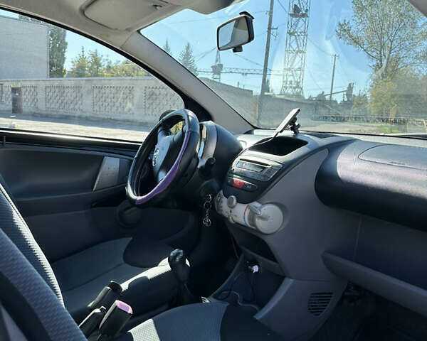 Чорний Тойота Айго, об'ємом двигуна 1 л та пробігом 185 тис. км за 3200 $, фото 8 на Automoto.ua