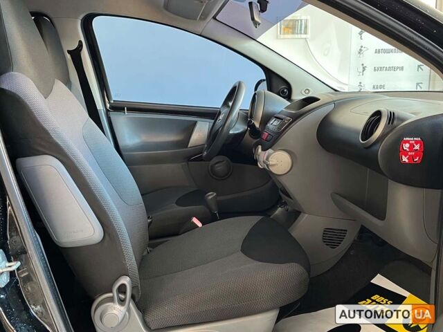 Черный Тойота Айго, объемом двигателя 1 л и пробегом 204 тыс. км за 5500 $, фото 8 на Automoto.ua