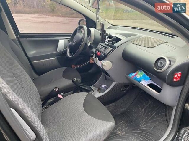Черный Тойота Айго, объемом двигателя 1 л и пробегом 198 тыс. км за 4100 $, фото 6 на Automoto.ua