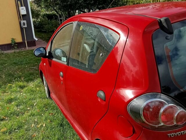 Чорний Тойота Айго, об'ємом двигуна 0 л та пробігом 130 тис. км за 3200 $, фото 1 на Automoto.ua